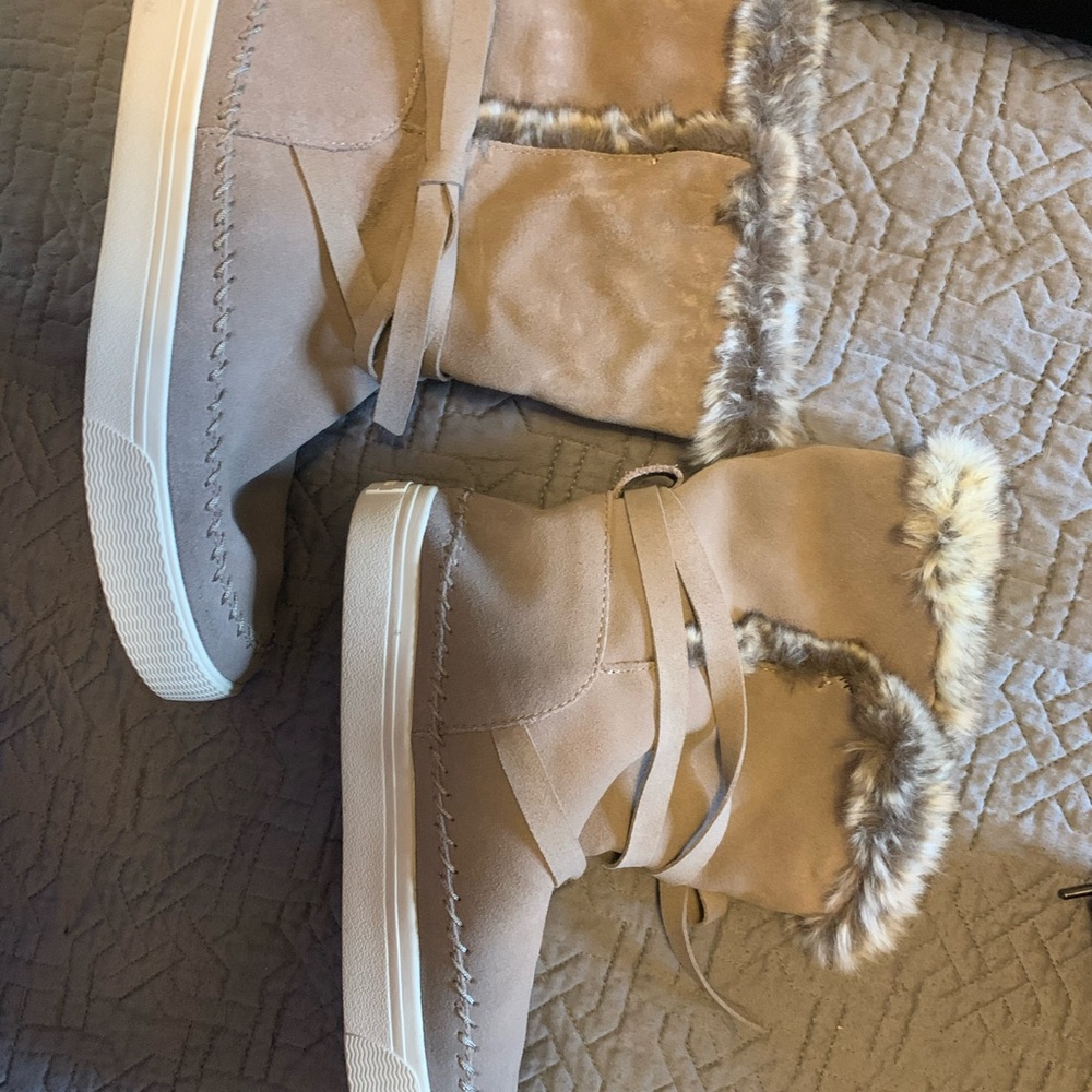 Toms Women’s Boots Sz 9
